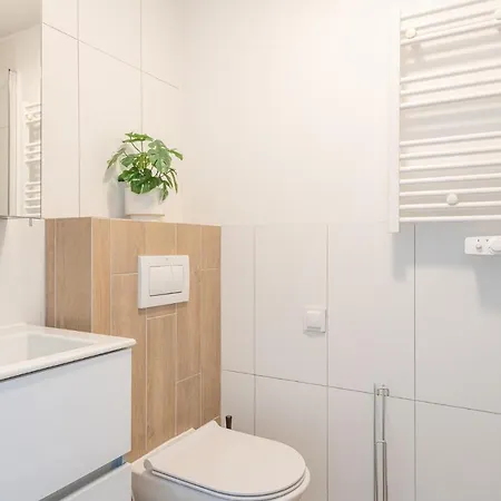 Rentplanet - Dyrekcyjna Apartamento